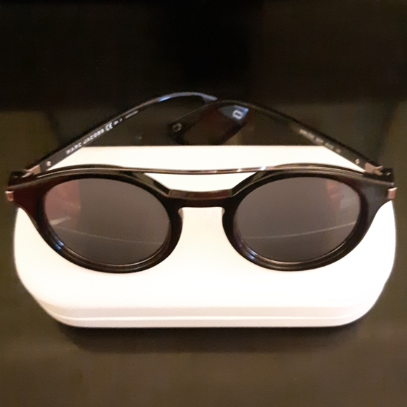 Marc Jacob's Sunglasses - Picture 4 of 4